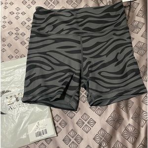Zyia Gray Safari Light N Tight Hustle shorts size L